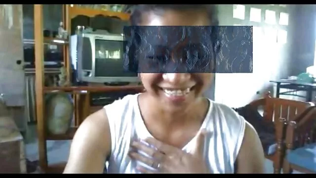 Esta jovencitas españolas lesbianas MILF en lancha a motor