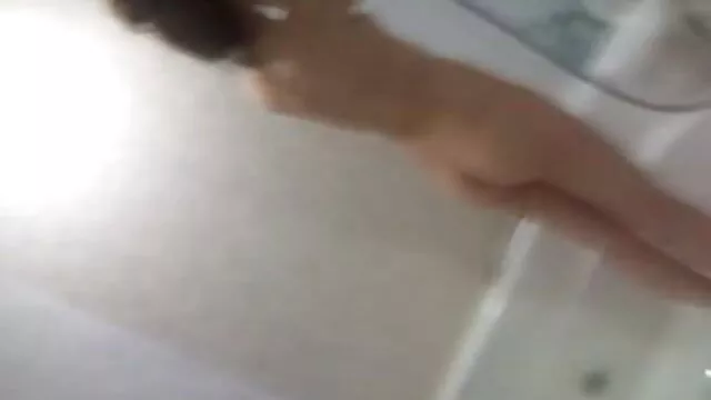 Cuando el video de lesviana en español jefe no está, comienza la fiesta bisexual.