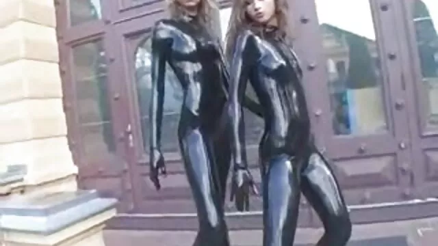 Hermosa lesbianas españolas amater rubia gordita es golpeada