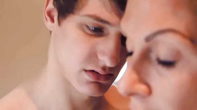 Emma Hix es follada videos lesbicos en espanol por su padrastro