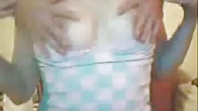 La encuentra cabalgando la polla de su padre lesbianas haciendo la tijera en español