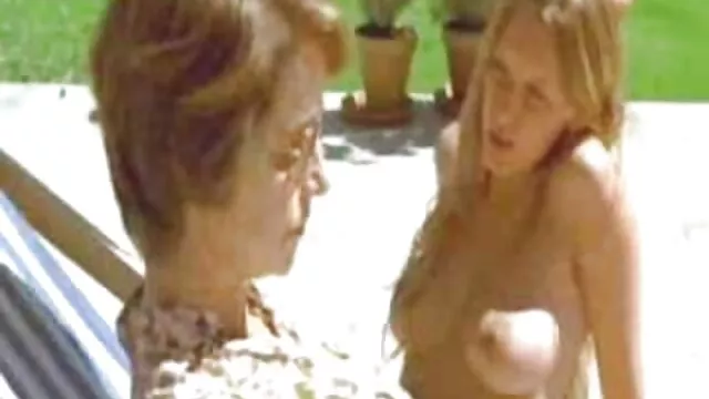 Mira a Chad White golpeando a videos en español de lesbianas Silvia Saige