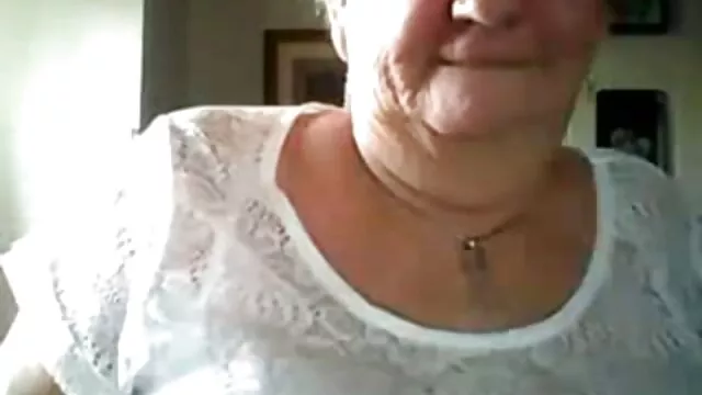 Trío de españolas haciendo tijera lesbianas hardcore